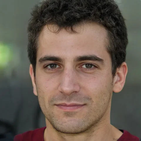Adrian Costa, tarantula keeper and TaranTerra enclosure tester